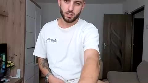 elchapoguzman95 online show from October 23, 10:51 am