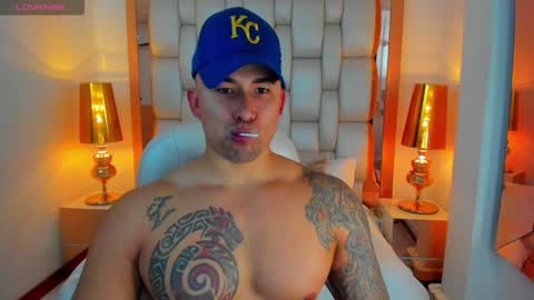 Snapshot of elliott_veelez chatting on December 2, 8:09 pm E L L I O T V E L E Z online show from December 2, 8:09 pm