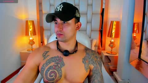 Snapshot of elliott_veelez chatting on February 7, 8:31 pm E L L I O T V E L E Z online show from February 7, 8:31 pm