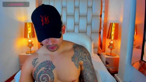 Snapshot of elliott_veelez chatting on January 31, 8:22 pm E L L I O T V E L E Z online show from January 31, 8:22 pm