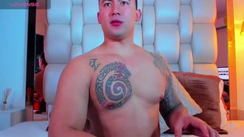 Snapshot of elliott_veelez chatting on February 23, 12:11 pm E L L I O T V E L E Z online show from February 23, 12:11 pm