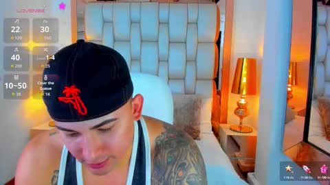 Snapshot of elliott_veelez chatting on September 15, 8:54 pm E L L I O T V E L E Z online show from September 15, 8:54 pm