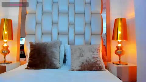 Snapshot of elliott_veelez chatting on February 24, 8:58 pm E L L I O T V E L E Z online show from February 24, 8:58 pm