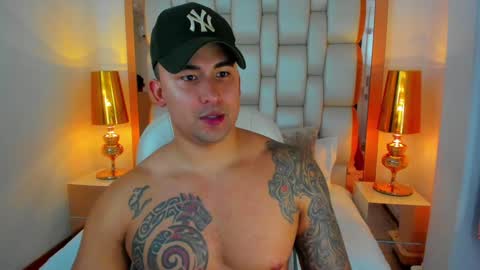 Snapshot of elliott_veelez chatting on January 7, 8:31 pm E L L I O T V E L E Z online show from January 7, 8:31 pm