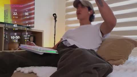 emilio_rivs online show from March 26, 2:43 pm