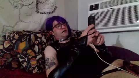 emmtheslutx0x0 online show from November 22, 7:30 am