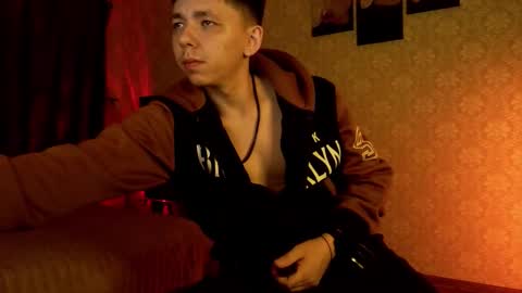 emveeboy96 online show from December 15, 9:12 pm