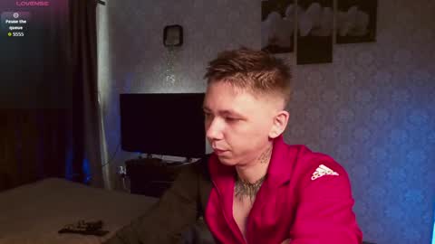 emveeboy96 online show from May 19, 5:57 am