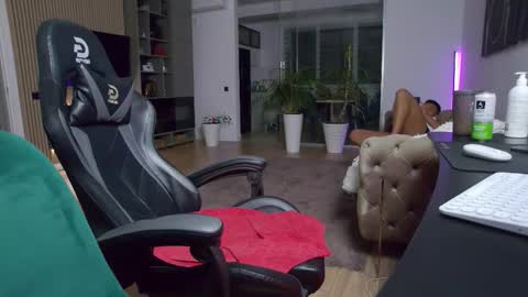 Erik online show from November 28, 9:49 pm