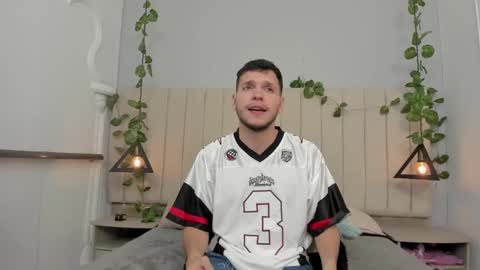 Snapshot of enzo_rivas chatting on October 30, 3:02 pm ENZO online show from October 30, 3:02 pm