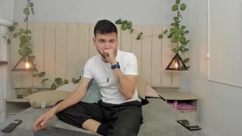 Snapshot of enzo_rivas chatting on October 29, 2:42 pm ENZO online show from October 29, 2:42 pm