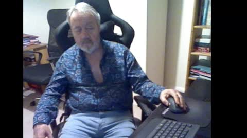 erasmus_d online show from November 15, 6:43 pm