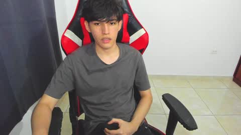 Snapshot of eren_tatakae chatting on February 6, 10:32 pm eren_tatakae online show from February 6, 10:32 pm