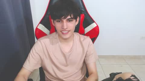 Snapshot of eren_tatakae chatting on December 20, 11:37 pm eren_tatakae online show from December 20, 11:37 pm