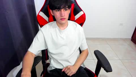Snapshot of eren_tatakae chatting on January 22, 2:15 am eren_tatakae online show from January 22, 2:15 am