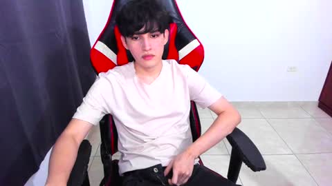 Snapshot of eren_tatakae chatting on January 5, 1:03 am eren_tatakae online show from January 5, 1:03 am