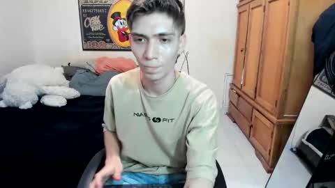 erick_de_rossee online show from May 6, 7:25 pm