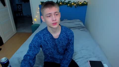 Max online show from December 24, 9:55 pm