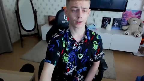 Max online show from February 13, 2:01 am