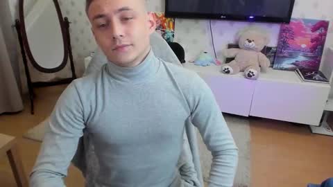 Max online show from October 16, 12:51 am