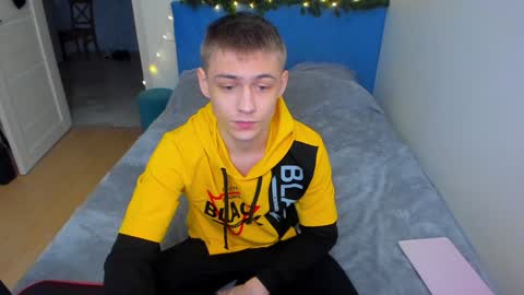 Max online show from December 26, 10:52 pm