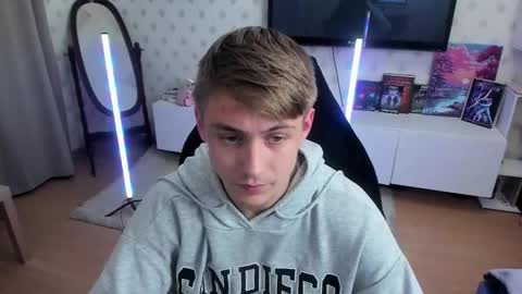 Max online show from September 22, 1:38 am