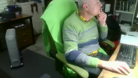 Snapshot of ernello chatting on October 2, 10:36 pm ernello online show from October 2, 10:36 pm