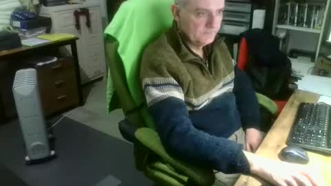 Snapshot of ernello chatting on October 7, 8:02 pm ernello online show from October 7, 8:02 pm