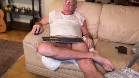 Snapshot of erostalk chatting on October 3, 1:43 am eros online show from October 3, 1:43 am