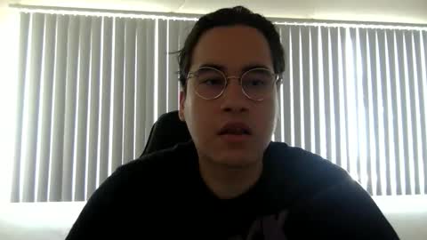 esiiiiis online show from April 3, 11:01 pm