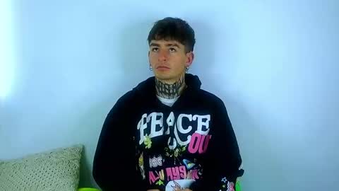 Snapshot of estebanchar_ chatting on March 12, 12:15 pm Esteban independent model online show from March 12, 12:15 pm