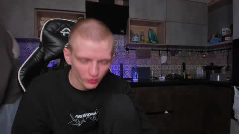 LOUIS online show from April 9, 1:47 am