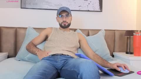 Ethan online show from April 1, 7:00 pm