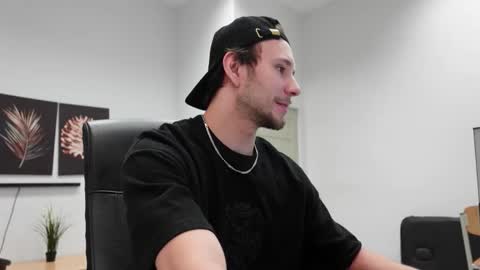Ethan online show from October 11, 7:34 am