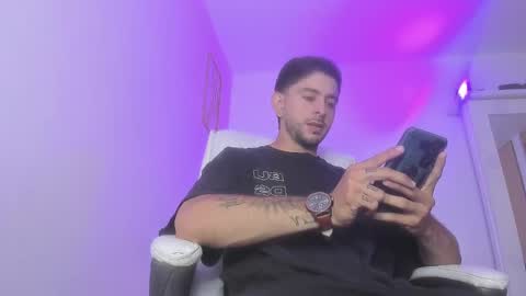 Snapshot of ethan_mullers1 chatting on January 17, 5:53 pm Ethan Muller online show from January 17, 5:53 pm