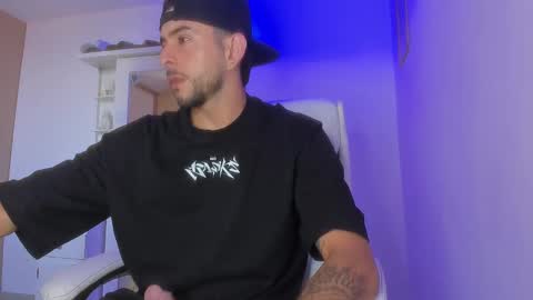 Snapshot of ethan_mullers1 chatting on January 23, 8:35 pm Ethan Muller online show from January 23, 8:35 pm