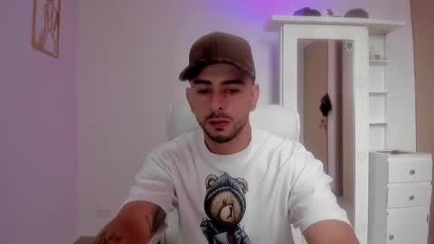 Snapshot of ethan_mullers1 chatting on January 31, 7:51 pm Ethan Muller online show from January 31, 7:51 pm