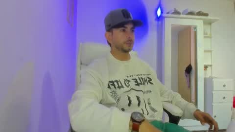 Snapshot of ethan_mullers1 chatting on January 25, 8:21 pm Ethan Muller online show from January 25, 8:21 pm