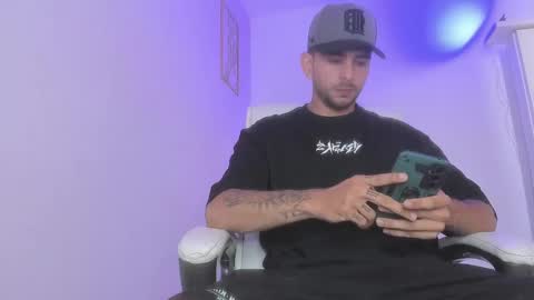 Snapshot of ethan_mullers1 chatting on January 19, 6:21 pm Ethan Muller online show from January 19, 6:21 pm