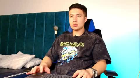 ethanconnor_ online show from October 20, 12:31 pm