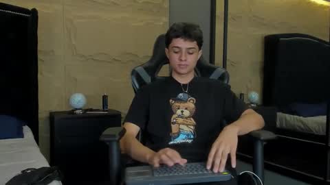 ethanlowell online show from October 22, 4:49 am