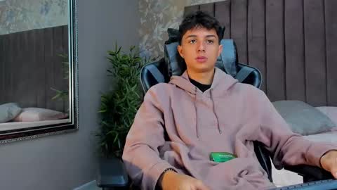Snapshot of ethanlowell chatting on September 16, 4:46 am ethanlowell online show from September 16, 4:46 am