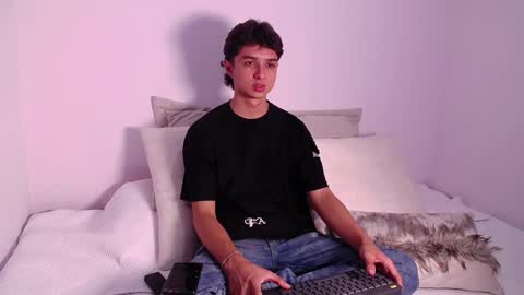 Snapshot of ethanlowell chatting on February 8, 10:19 pm ethanlowell online show from February 8, 10:19 pm
