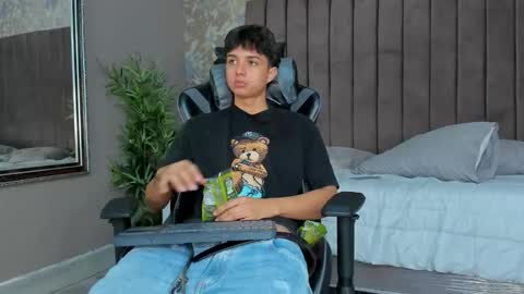 Snapshot of ethanlowell chatting on September 26, 6:11 am ethanlowell online show from September 26, 6:11 am