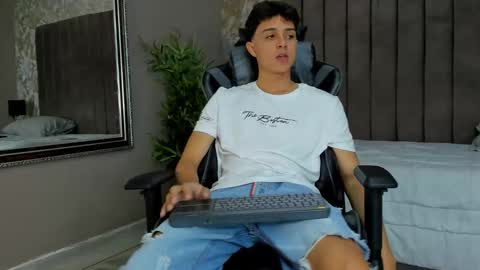 Snapshot of ethanlowell chatting on September 27, 6:22 am ethanlowell online show from September 27, 6:22 am