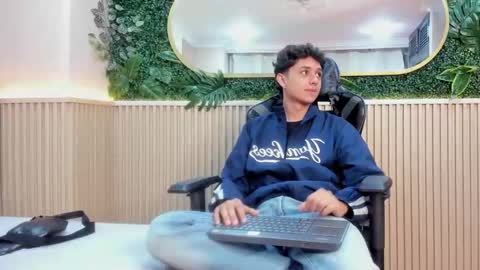 ethanlowell online show from December 22, 5:15 am