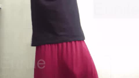 eunile online show from April 4, 2:03 pm