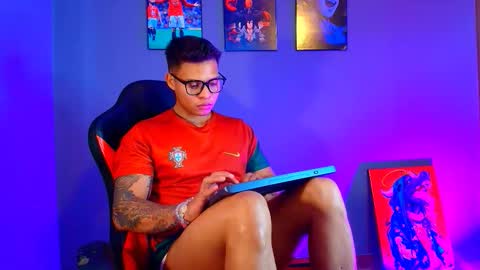 EVAN GREY online show from March 11, 6:48 pm