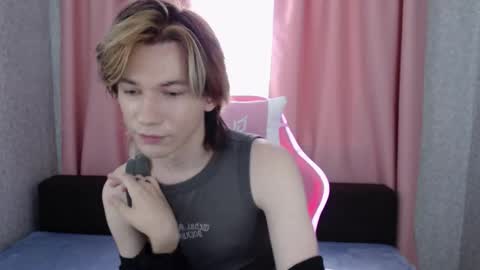 Snapshot of evan_reinhart chatting on September 27, 12:03 pm evan_reinhart online show from September 27, 12:03 pm