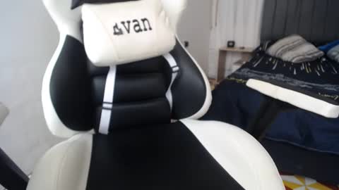 Evan online show from January 6, 6:10 pm